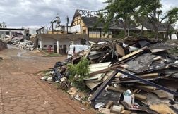 A Mayotte, une rentrée des classes en chantier huit mois après Chido