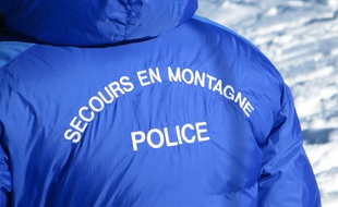 Les 2 Alpes, le 8 décembre 2015
Les professionnels de la montagne et les secouristes se livrés à un exercice de sécurité avalanche, s'entraînant avant l'arrivée des vacanciers.