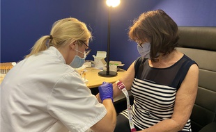 Un test sérologique pendant la campagne de dépistage organisée à Nice