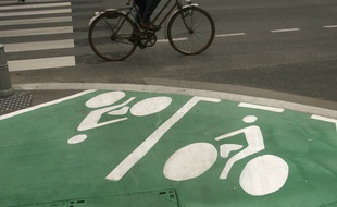 Illustration d'un cycliste à Bordeaux.