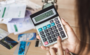 Les clients en difficulté financière bénéficient de frais bancaires strictement encadrés.