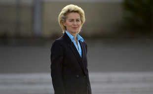 La future présidente de l'exécutif européen, Ursula von der Leyen, a été contrainte lundi de remanier son équipe, les eurodéputés la forçant à réclamer à la Roumanie et à la Hongrie deux nouveaux candidats aux postes de Commissaires.