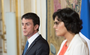 Le Premier ministre Manuel Valls et la ministre du Taravail Myriam El Khomri, le 29 juin 2016 à Paris.