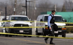Un policier de Ferguson jeudi 12 mars 2015 après l'agression de deux policiers dans cette ville américaine.