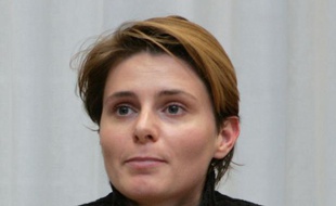 La journaliste Caroline Fourest lors d'une conférence de presse, en février 2007 à Paris.