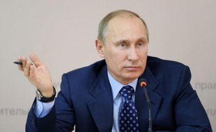 L'homme fort de la Russie, Vladimir Poutine, a jugé mardi que l'opposition était un mouvement sans leader et sans "objectifs clairs" cherchant à délégitimer le processus électoral en vue de la présidentielle de mars 2012 à laquelle il est candidat.