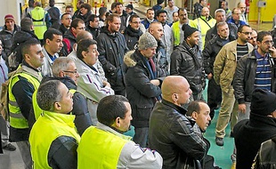 Les grévistes de PSA à Aulnay.