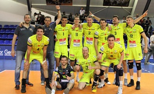 Les Spacer's Toulouse après leur victoire en demi-finale retour de Ligue A de volley, le 25 avril 2017 à Nice.