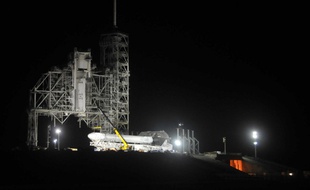 La fusée Falcon 9 acheminée samedi 18 février 2017 au Kennedy Space Center en Floride.