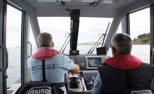 A bord de la vedette des affaires maritimes au large de Saint-Malo.