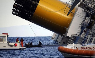 Le commissaire de bord Manrico Giampietroni a sauvé des dizaines de passagers avant de tomber au fond d'un des cinq restaurants inondé, sur le Costa Concordia et de retrouver l'air libre dimanche, 36 heures après le naufrage du navire de croisière.