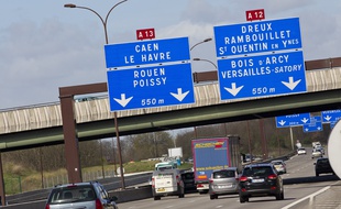 Versailles le 18 avril 2013 Illustration autoroute A13. Circulation automobile.