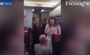 Un passager a fait sa demande en mariage en plein vol.