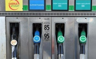 Le prix du gazole, carburant le plus consommé en France, est tombé sous la barre de 1 euro le litre la semaine dernière en France, pour la première fois depuis le 19 janvier 2007, a indiqué lundi à l'AFP l'Union française des industries pétrolières (Ufip).