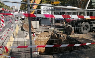 Les services de la Seramm sont à pieds d'oeuvre pour colmater le trou à Marseille.