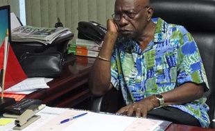 L'ancien vice-président de la Fifa le Trinidadien Jack Warner, dans son bureau au Parlement, le 6 juin 2015 à Chaguanas (Trinité-et-Tobago)