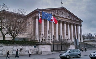 La façade de l'Assemblée nationale à Paris.
