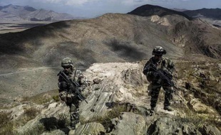 Près de 7% des soldats français qui ont été engagés en Afghanistan souffrent de troubles psychiques, ce qui conduit les armées à renforcer leur suivi et celui de leurs familles pour détecter des traumatismes dont les conséquences peuvent apparaître des années plus tard.