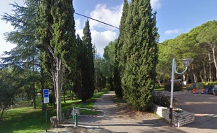 C'est dans ce parc qu'a eu lieu l'agression, à Vergèze.