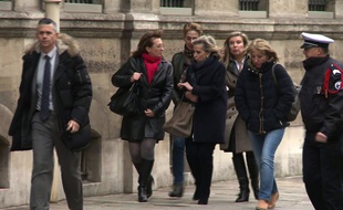 Les filles de Jacqueline Sauvage arrivant à l'Élysée à Paris, le 29 janvier 2016, pour rencontrer le Président François Hollande.