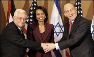 L'Israélien Ehud Olmert et le Palestinien Mahmoud Abbas discutaient lundi à Jérusalem en présence de la secrétaire d'Etat américaine Condoleezza Rice du futur Etat palestinien, mais des désaccords sur le cabinet palestinien d'union risquent d'entraver des progrès.