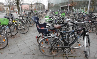 Illustration de vélos à Strasbourg le 27 01 2013.