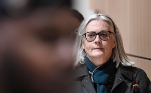 Mise en relation avec le propriétaire de la Revue des Deux Monde grâce à son mari, Penelope Fillon a été salariée comme "conseillère littéraire" pour un travail très restreint.