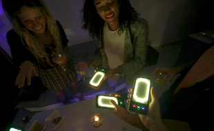 La coque consomme environ 7% de la batterie du téléphone par heure d'utilisation.