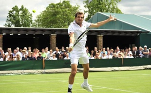 Julien Benneteau aura les honneurs du Central au troisième tour de Wimbledon vendredi, face au Suisse Roger Federer, N.3 mondial et sextuple vainqueur du tournoi londonien.