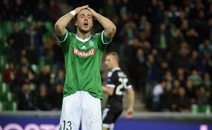 Ricky Van Wolfswinkel s'était vu refuser un but valable contre Qaraba. AFP PHOTO / JEFF PACHOUD