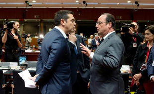 Alexis Tsipras (g) et François Hollande à Bruxelles, le 15 octobre 2015
