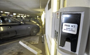 Les bornes dans les parkings permettront la recharge des véhicules en deux heures.
