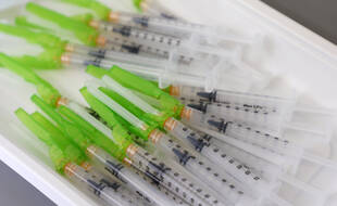 Quatre vaccins sont à l'heure actuelle autorisés en Europe.