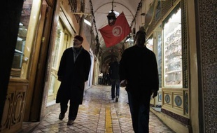 L'Assemblée nationale constituante (ANC) se penche jeudi sur la crise politique en Tunisie provoquée par le meurtre d'un opposant et évoquera l'idée d'un gouvernement apolitique qui divise aussi bien les islamistes au pouvoir que les laïcs.