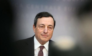 M. Draghi a expliqué que le conseil des gouverneurs de la BCE avait discuté de plusieurs "instruments", conventionnels ou non, pour intervenir alors que "la faiblesse économique s'est poursuivie en début d'année" et que la "reprise graduelle" attendue pour la deuxième partie de 2013 semble désormais sujette à caution.
