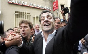 Nicolas Sarkozy a vanté samedi à Châteauneuf-du-Pape (Vaucluse) la "laïcité à la française", en citant l'ancien président socialiste François Mitterrand qui "prenait soin" de poser devant un clocher d'église sur ses affiches électorales.