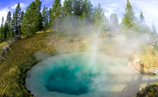 Un bassin géothermal au parc de Yellowstone, le 8 octobre 2012.