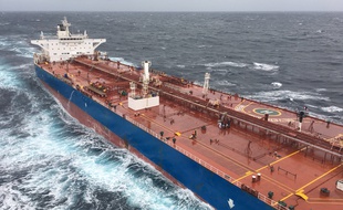 Un marin travaillant à bord du pétrolier italien Neverland Dream a été évacué samedi après-midi.