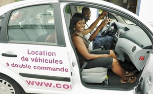 Les apprentis conducteursévitent ainsi de payer des cours d'auto-école souvent chers.
