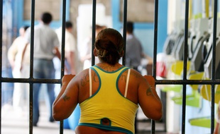 Une femme emprisonnée au pénitentiaire de Ilopango, au Salavador. Illustration.