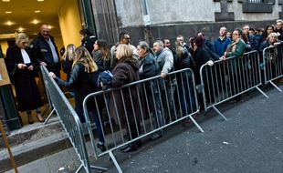 Riom (Puy de Dôme), le 17 novembre 2016. Le public fait la queue pour assister au procès de Cécile Bourgeon et Berkane Makhlouf.