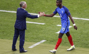 Didider Deschamps et Paul Pogba le 10 juin 2016 contre la Roumanie.
