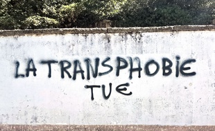 Les injures et agressions homophobes ou transphobes ont baissé de 15% en 2020.