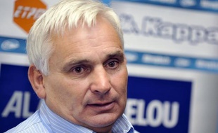 L'ancien international et entraîneur Jean-Pierre Elissalde a admis dimanche s'être dopé durant sa carrière de joueur, alors que le rugby a récemment été pointé comme le sport le plus touché proportionnellement par le dopage en 2012.