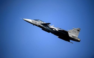Le chasseur JAS 39 Gripen de l'avionneur suédois Saab en démonstration lors du salon aérien AIR14 à Payerne, en Suisse, le 6 septembre 2014