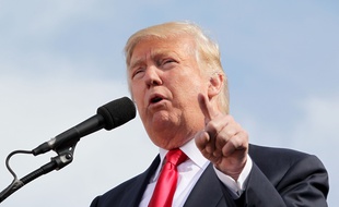Donald Trump s’en est pris aux médias lors d’un meeting électoral à Portsmouth, dans le New Hampshire, le 15 octobre 2016.