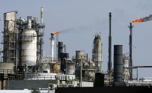 Une raffinerie de pétrole à Galveston, au Texas, le 22 septembre 2005