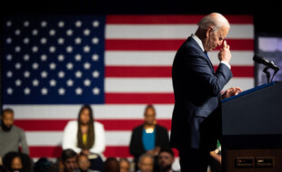 Joe Biden se recueille lors des commémorations du centenaire du massacre de Tulsa, dans l'Oklahoma, le 1er juin 2021.