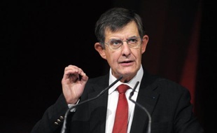 Le président de l'Autorité des marchés financiers (AMF), Jean-Pierre Jouyet, a estimé lundi sur France Info que la perte du "triple A" de la France était en partie intégrée par les marchés mais qu'elle symbolisait un décrochage avec l'Allemagne.