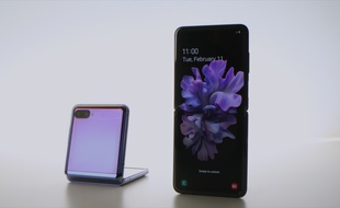 Le Galaxy Z Flip, smartphone à clapet à écran pliable.
